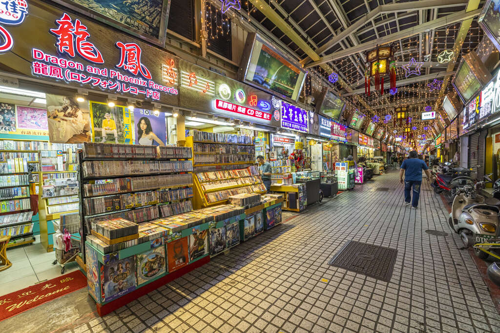 night markets near longshan temple